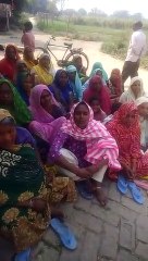 गांव की महिलाओं को अपने अधिकारो से अवगत कराया