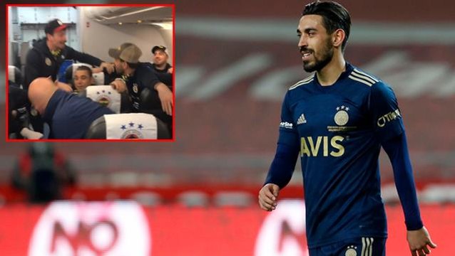 İrfan Can Kahveci ve Mert Hakan Yandaş, Konya dönüşü uçakta kutlama yaptı