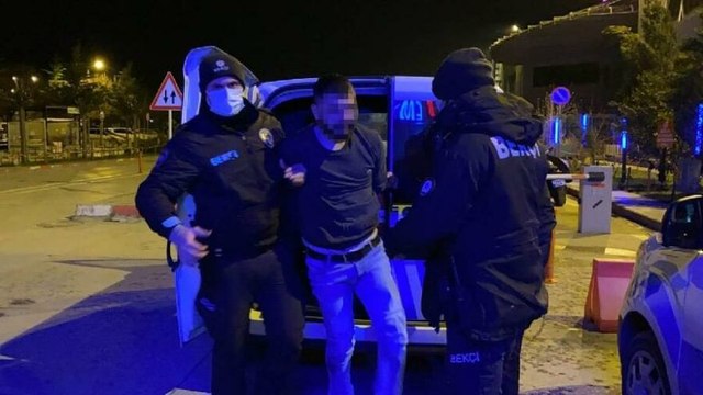 Kısıtlamayı ihlal etti, kendisine işlem yapan bekçiye kafa atıp, kaçtı