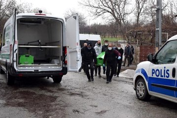 Babasını öldürüp okula gitti