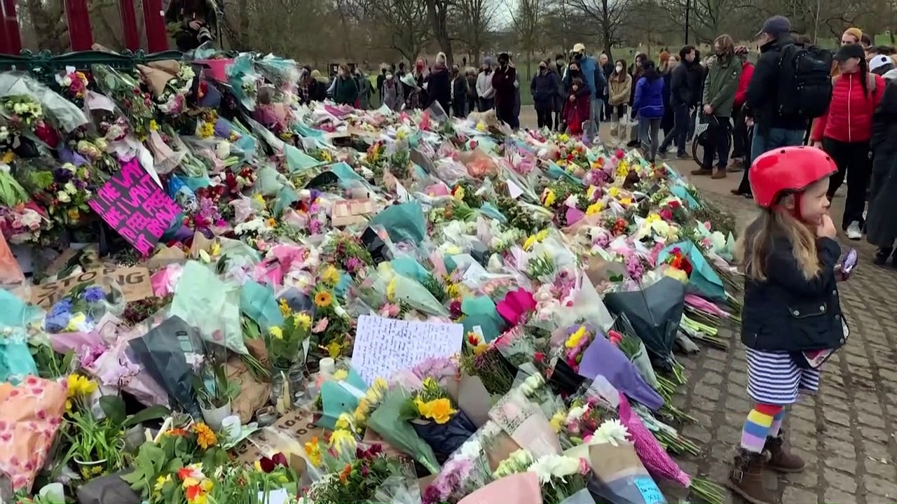 Proteste gegen Polizeigewalt bei Mahnwache für getötete Frau in London