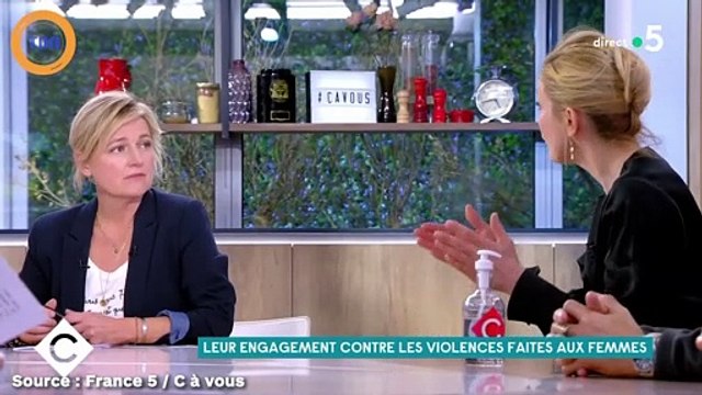 Emmanuel Macron violemment taclé par Julie Gayet sur la gestion des violences faites aux femmes