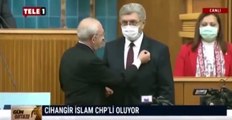 Cihangir İslam CHP'ye katıldı; Kılıçdaroğlu parti rozetini taktı