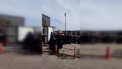 Bir limanda 2 konteyner içinde 55 sığınmacı yakalandı