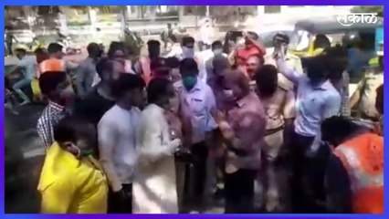 दिल्लीगेट परिसरातील अतिक्रमण महापालिकेच्या पथकाने आज हटवले.