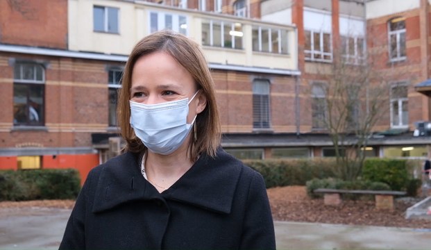 Réaction de la ministre Caroline Désir après la présentation du projet de tests salivaires pour le personnel enseignant à l'Ecole Saint-Bernadette à Bruxelles