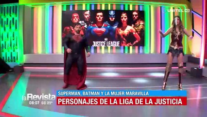 'Batman y Superman' se pelean por el amor de Kerley