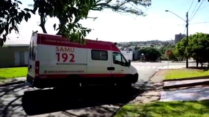 Socorristas do Samu realizam transferência de paciente com suspeita de Covid