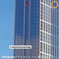 Il saute en parapente depuis le 52e étage d'un building à Moscou