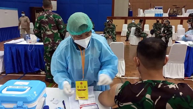 CAKARTA - Endonezya Donanması'na Kovid-19 aşısının ilk dozu yapıldı