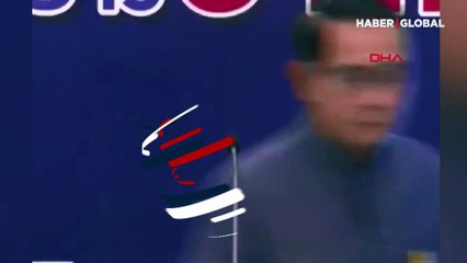 Başbakandan gazetecilere şaşırtan hareket