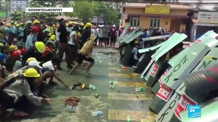 Tải video: Sporadic protests in Myanmar after hundreds escape overnight security siege