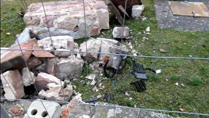 Brumath en Alsace et un bout du mur du Cimetière a terre suite a un accident