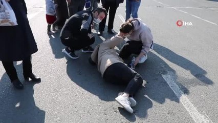 Kamyonetin çarptığı kadın yaralandı, ilk müdahaleyi olay yerinde bulunan hemşire yaptı