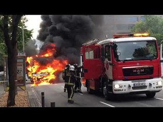 Quema un camión en Via Augusta de Barcelona