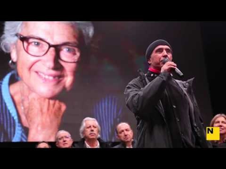 Lluís Llach canta "Abril 74" a Muriel Casals