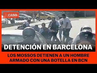 DETENCIÓN EN BARCELONA - Detenido por los Mossos un hombre con una botella rota en plaza España