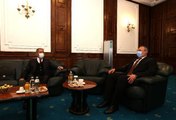 Son dakika haber: Bakan Akar, Romanya'da Bükreş Büyükelçiliği'ni ziyaret etti