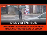 UN POLICIA DE REUS BAJO EL DILUVIO