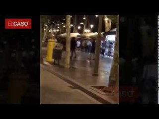 PELEA A BOTELLAZOS A LA RAMBLA