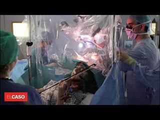 Una mujer toca el violín mientras la operan de un tumor cerebral