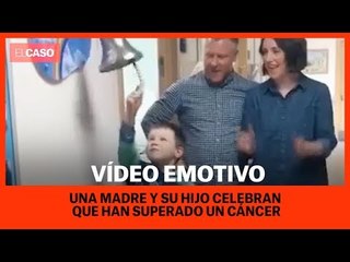 Una mare i el seu fill, de 8 anys, celebren que acaben de superar un càncer