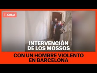 Intervención de los Mossos con un hombre violento en Barcelona