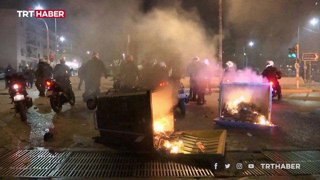 Atina'da sokaklar savaş alanına döndü