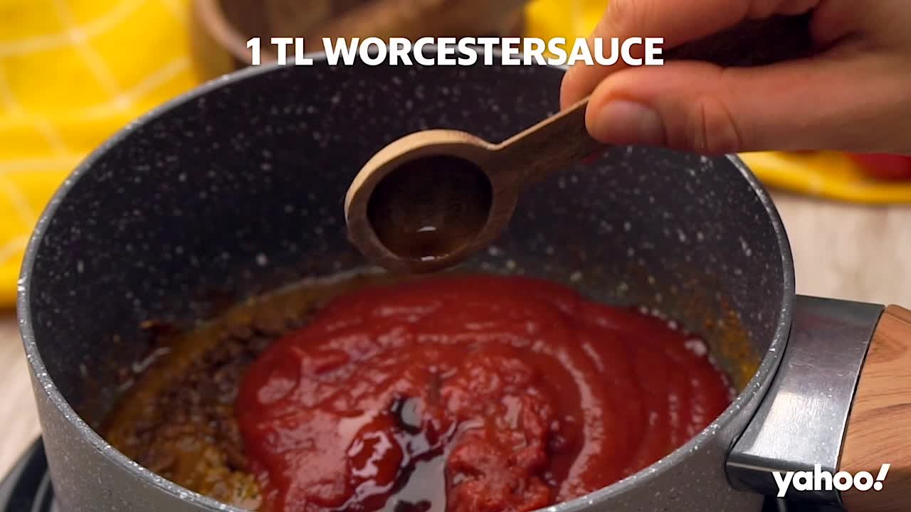 Kantinen-Klassiker: So machst du die beste Currywurst zuhause selbst