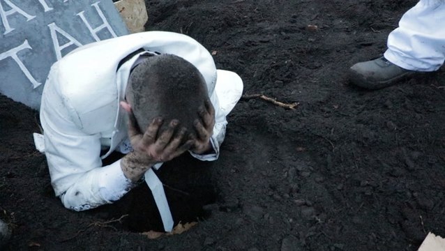 Dara Tah Buries Himself Alive And Tries To Escape