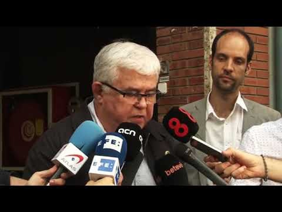 El portaveu de l'ANC, Agustí Alcoberro, llegeix el text enviat pel líder de l'ANC, Jordi Sànchez