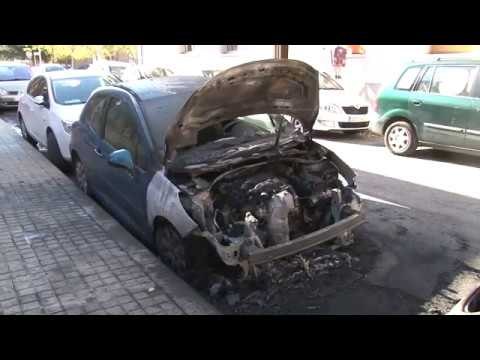 Així han quedat els cotxes calcinats de l'incendi de Sabadell.