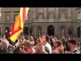 Milers de persones protesten contra la persecució judicial a la plaça Sant Jaume