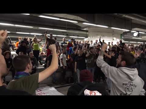 Els segadors des de les vies ocupades de Sants