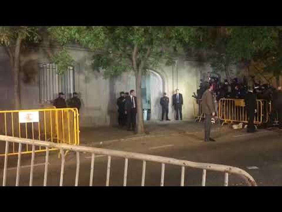 Crits de suport per els membres de la Mesa a la sortida del Tribunal Suprem