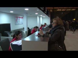 Aeroport de Lleida-Alguaire plena de gent per agafar tres vols a Brussel·les