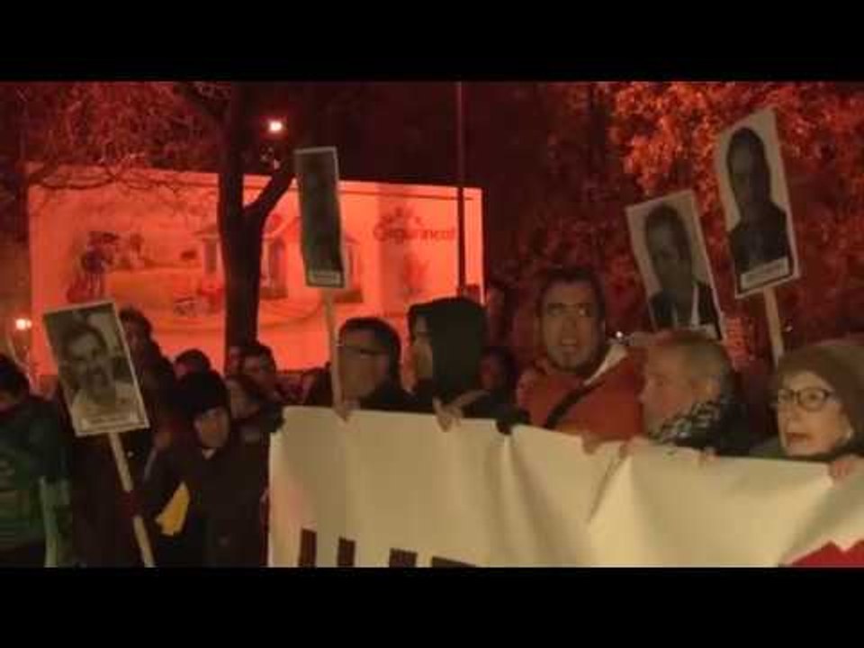 Concentració que s'ha fet a les portes de la Comissaria dels Mossos d'Esquadra de Reus