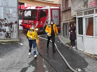Son dakika haberi... BEYOĞLU'NDA DAR SOKAKLAR İTFAİYEYİ ZORLADI