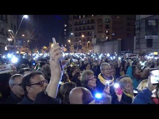 Crits de "no es toca l'escola catalana" a la Model