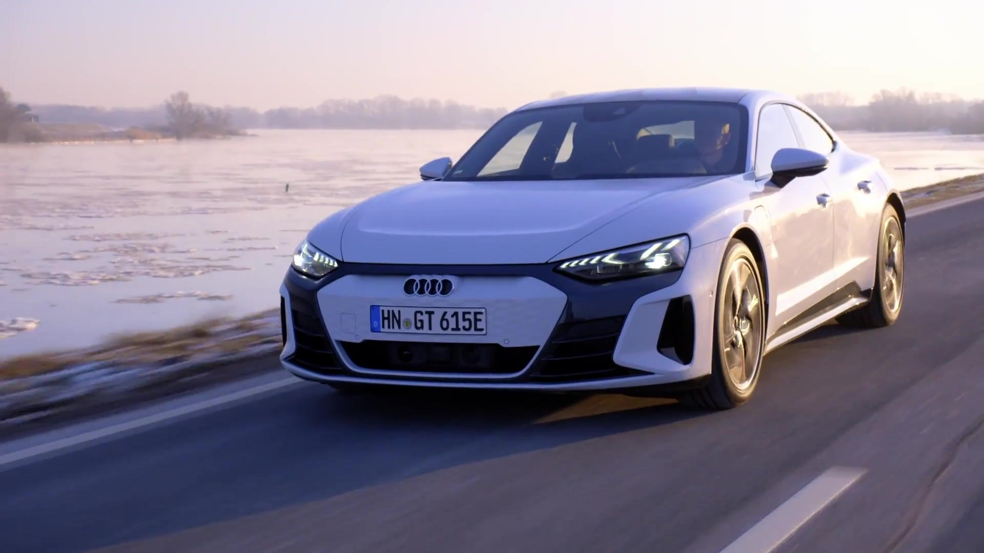 Audi e-tron GT Suzuka Grey Driving Video - video Dailymotion