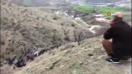 Öğrenci servisi uçuruma yuvarlandı: 2 ölü, 24 yaralı