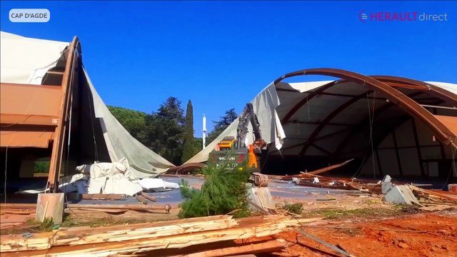 Démantèlement des courts couverts du centre international de Tennis