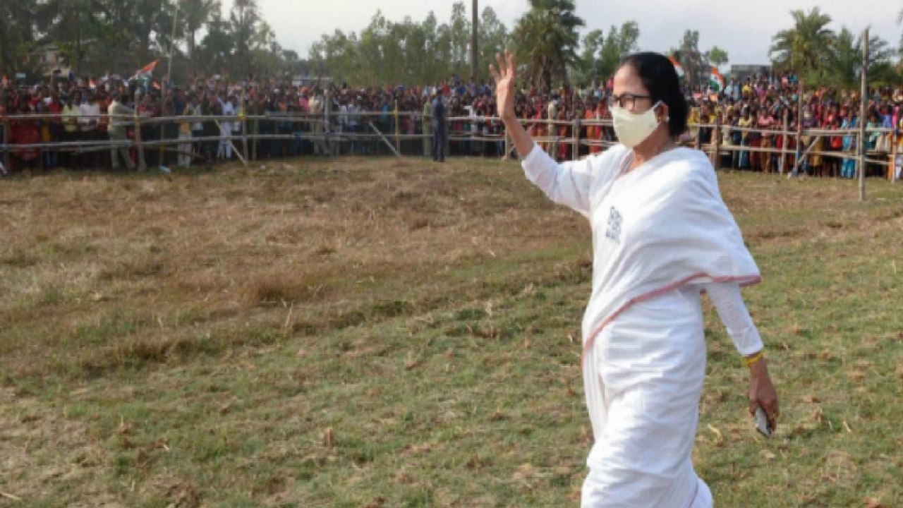 Nandigram: Mamata Banerjee's padyatra to Shiv temple