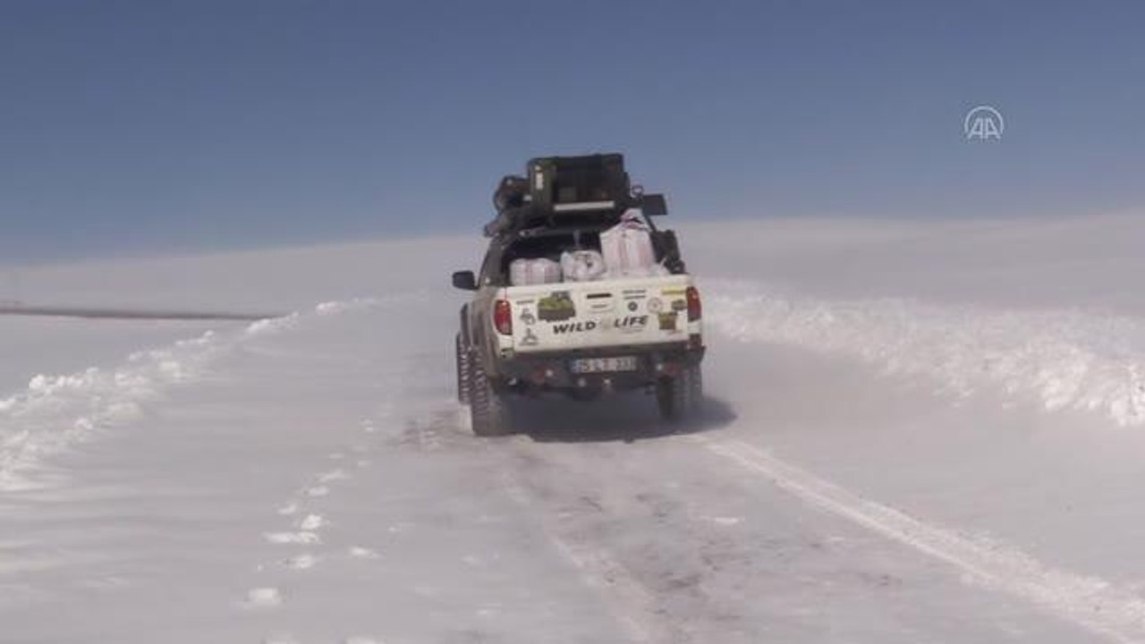 Son dakika haber: Off-road tutkunları Erzurum'daki köy çocukları için zorlu yolları aştı