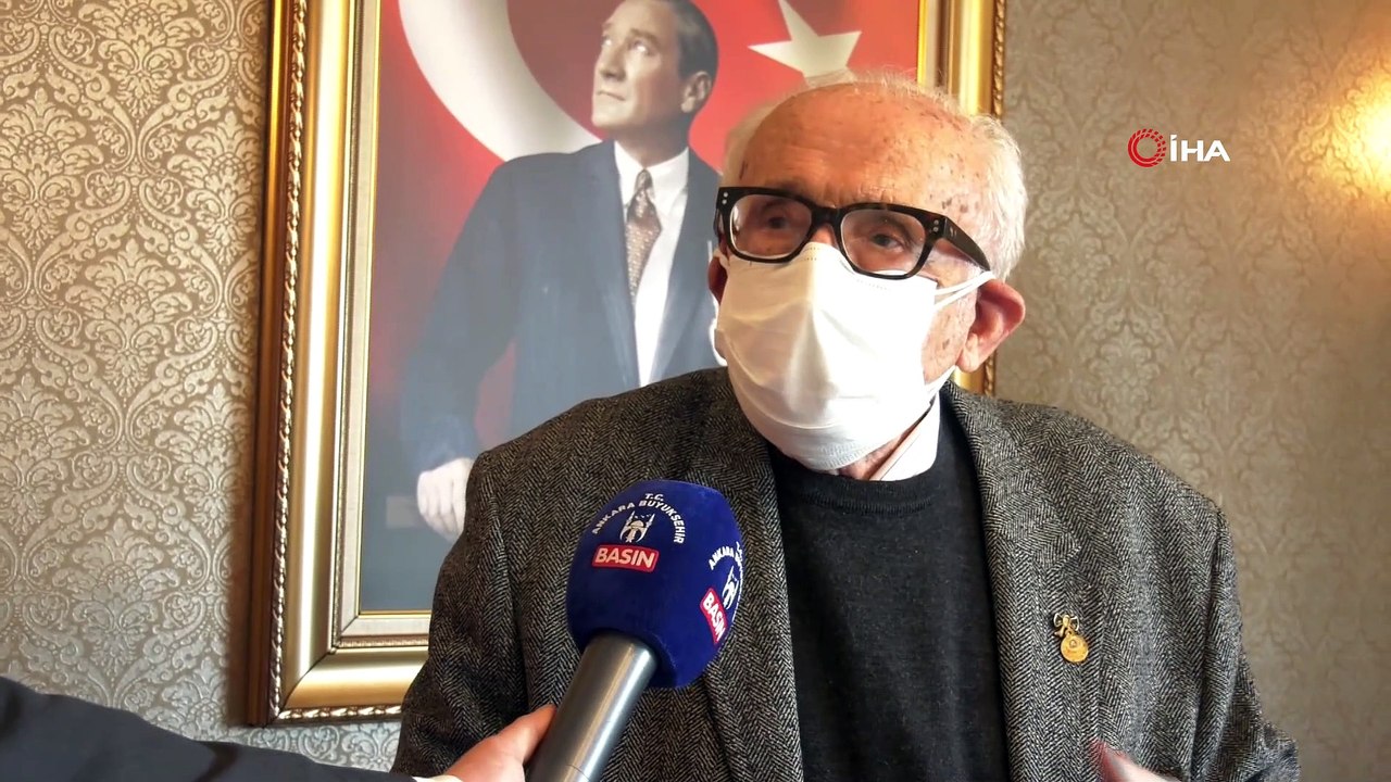 Hanri Benazus koleksiyonundaki Atatürk fotoğraflarını belediyeye hediye etti