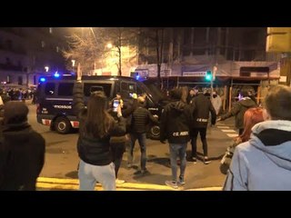 Corredisses furgones mossos i crits manifestants