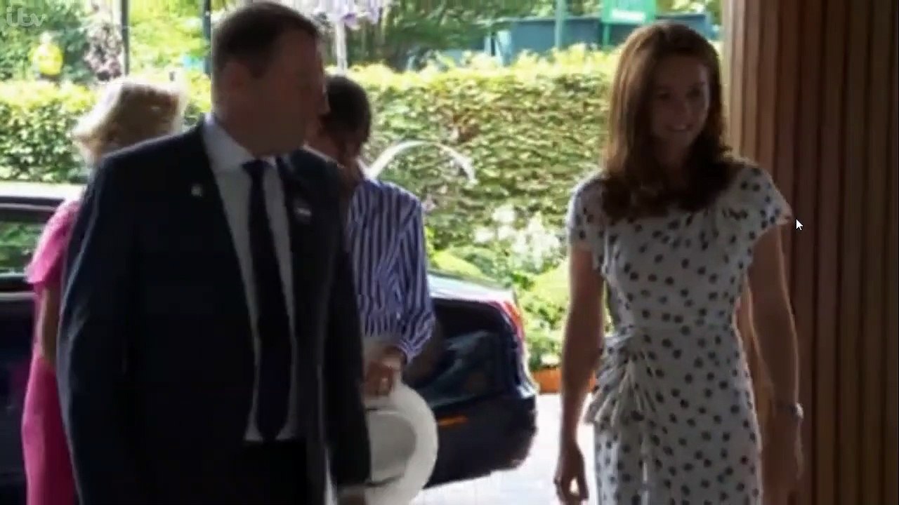 Oprah Winfrey with Meghan Markle and PrinceHarry  #OprahMeghanHarry female.pk