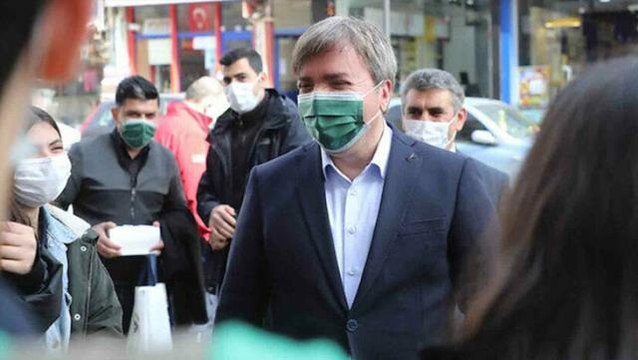 Vali Aydoğdu, müzik zevkini sorduğu kız öğrencilerden 'Müslüm Gürses' cevabını alınca şaşırdı