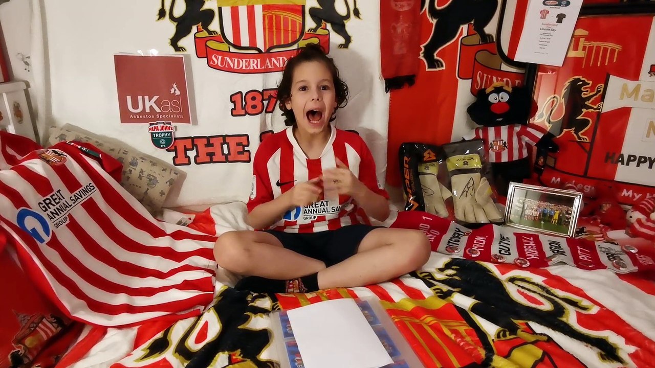 Young fan George Henderson gets signed Sunderland AFC shirt