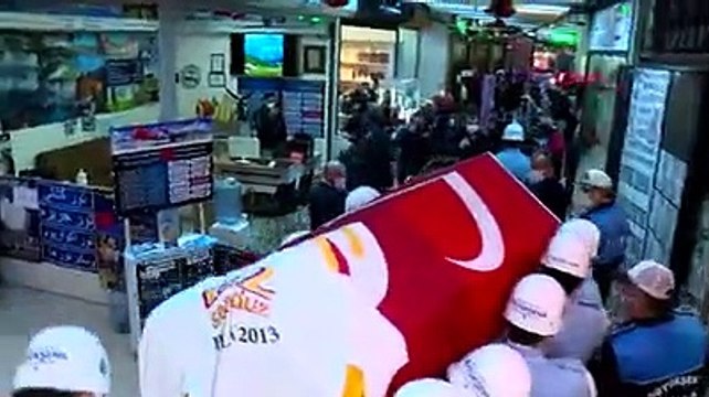 Usta Oyuncu Rasim Öztekin için ikinci tören Ses Tiyatrosun'da düzenlendi